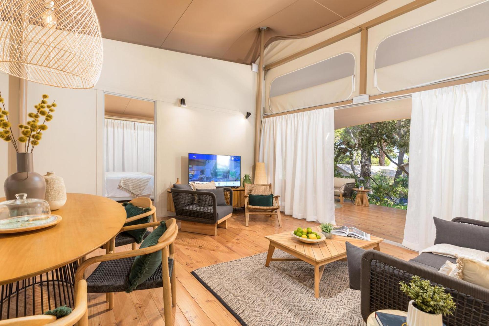 Arena One 99 Glamping Hotel Pomer Ngoại thất bức ảnh
