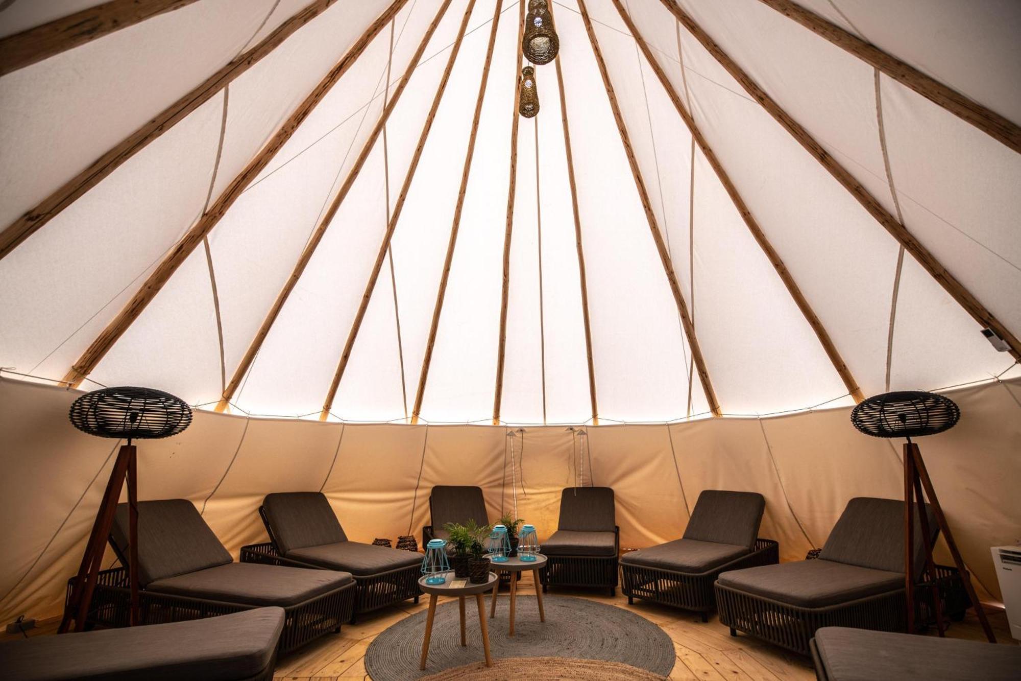 Arena One 99 Glamping Hotel Pomer Ngoại thất bức ảnh