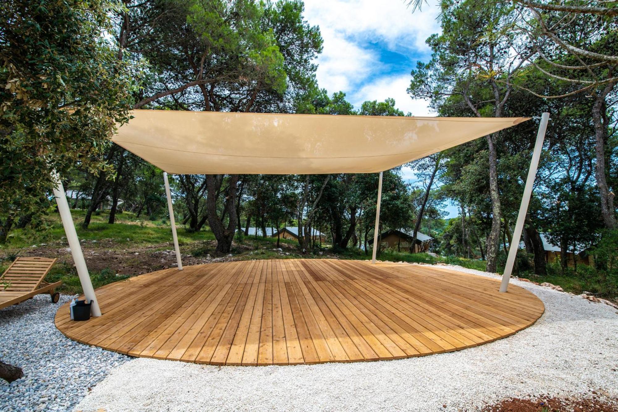 Arena One 99 Glamping Hotel Pomer Ngoại thất bức ảnh