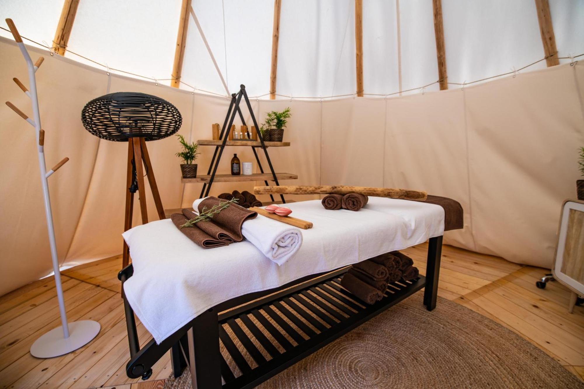 Arena One 99 Glamping Hotel Pomer Ngoại thất bức ảnh