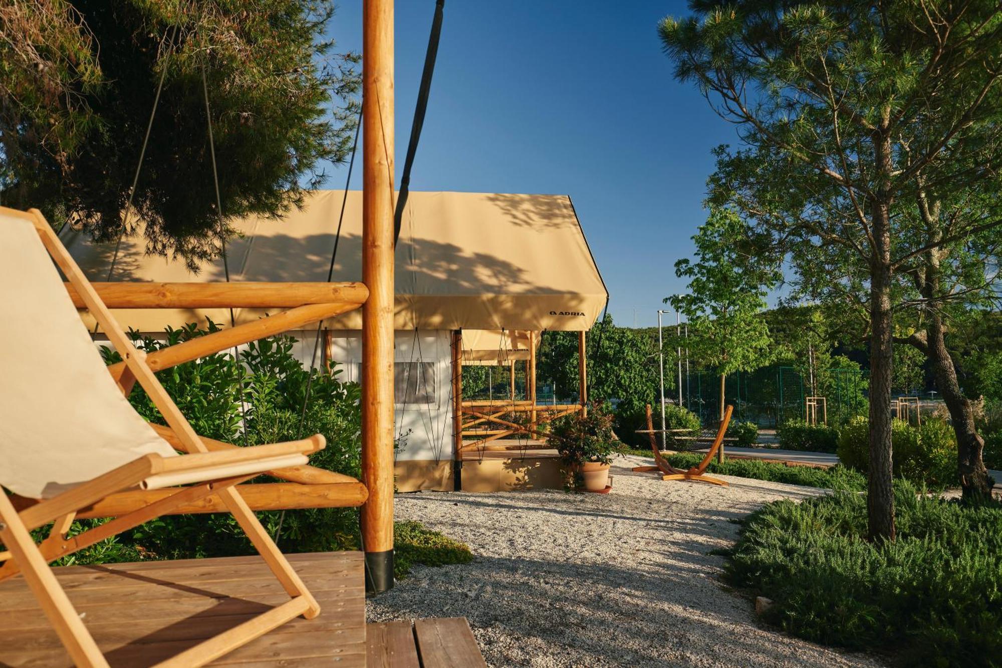 Arena One 99 Glamping Hotel Pomer Ngoại thất bức ảnh