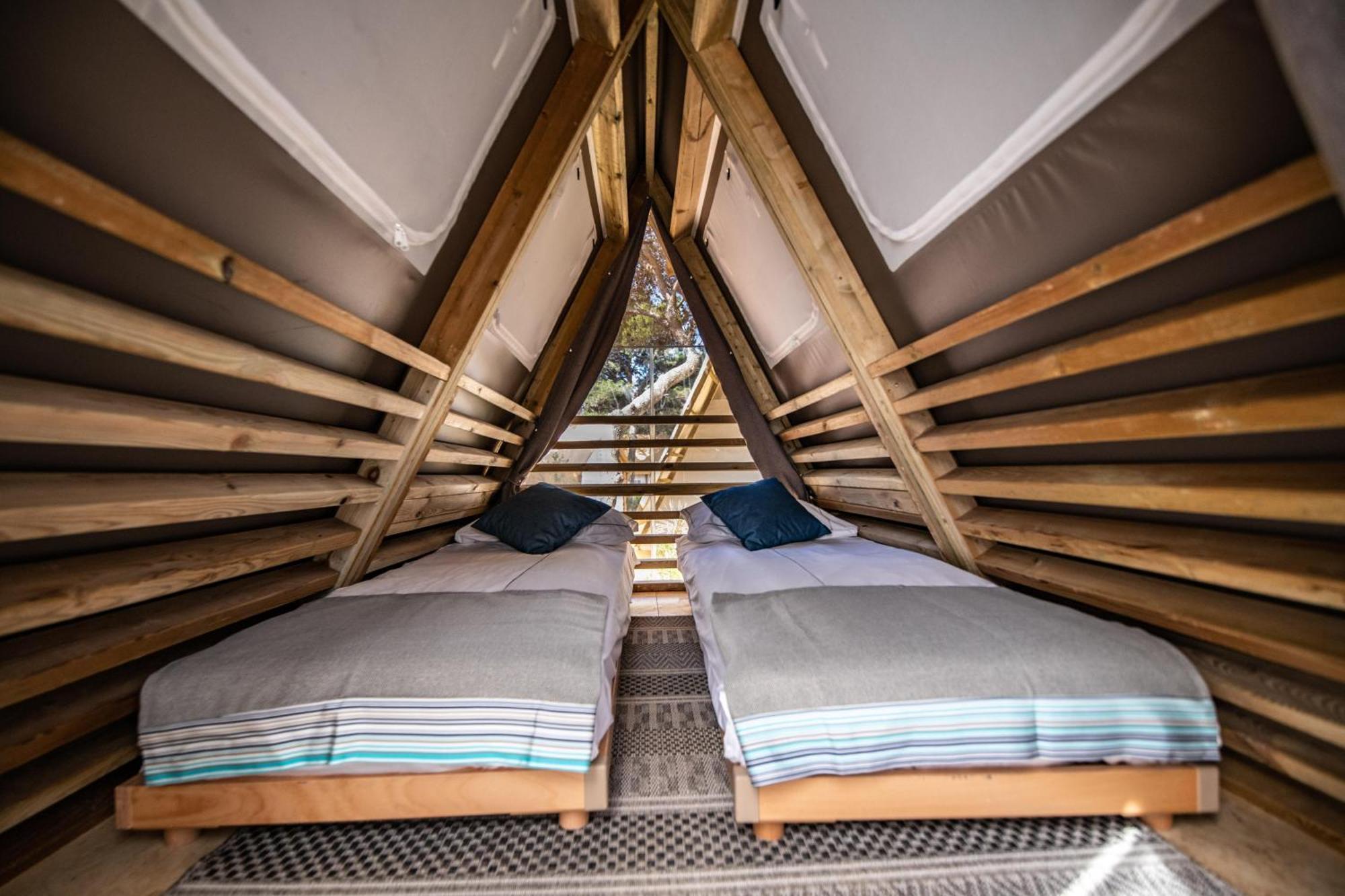 Arena One 99 Glamping Hotel Pomer Ngoại thất bức ảnh